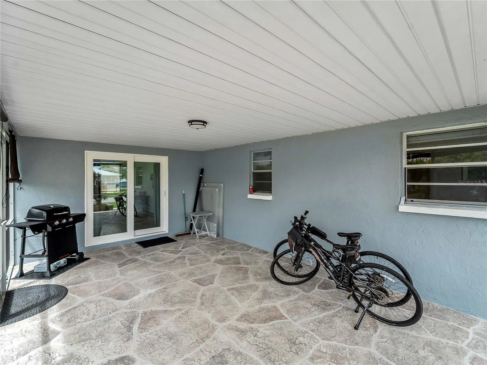 540 OXFORD DR