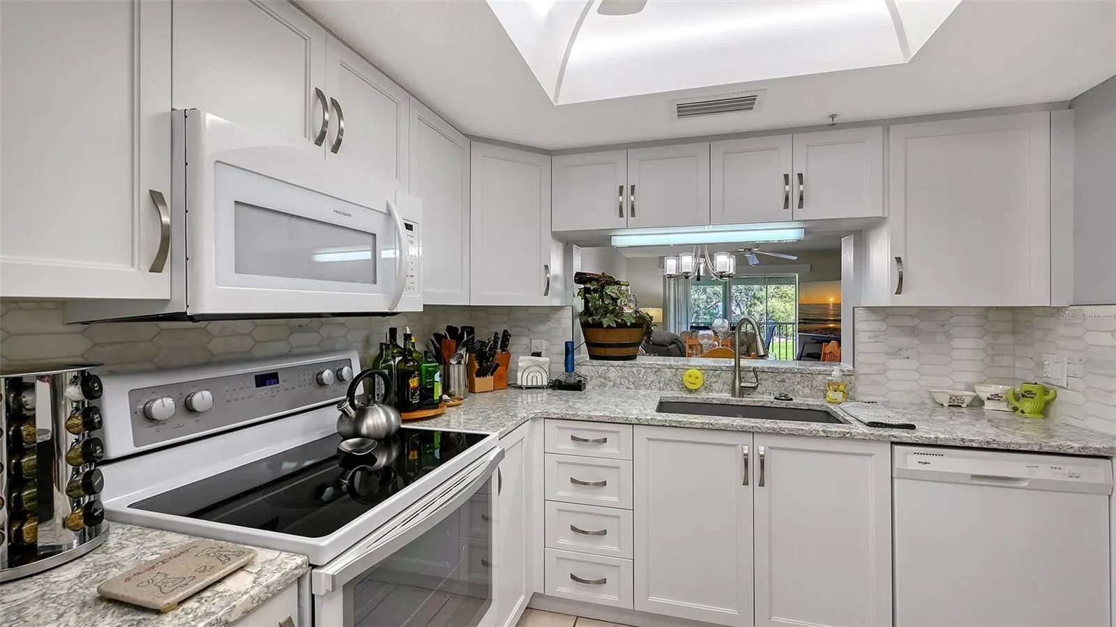 6505 STONE RIVER RD #209, #209