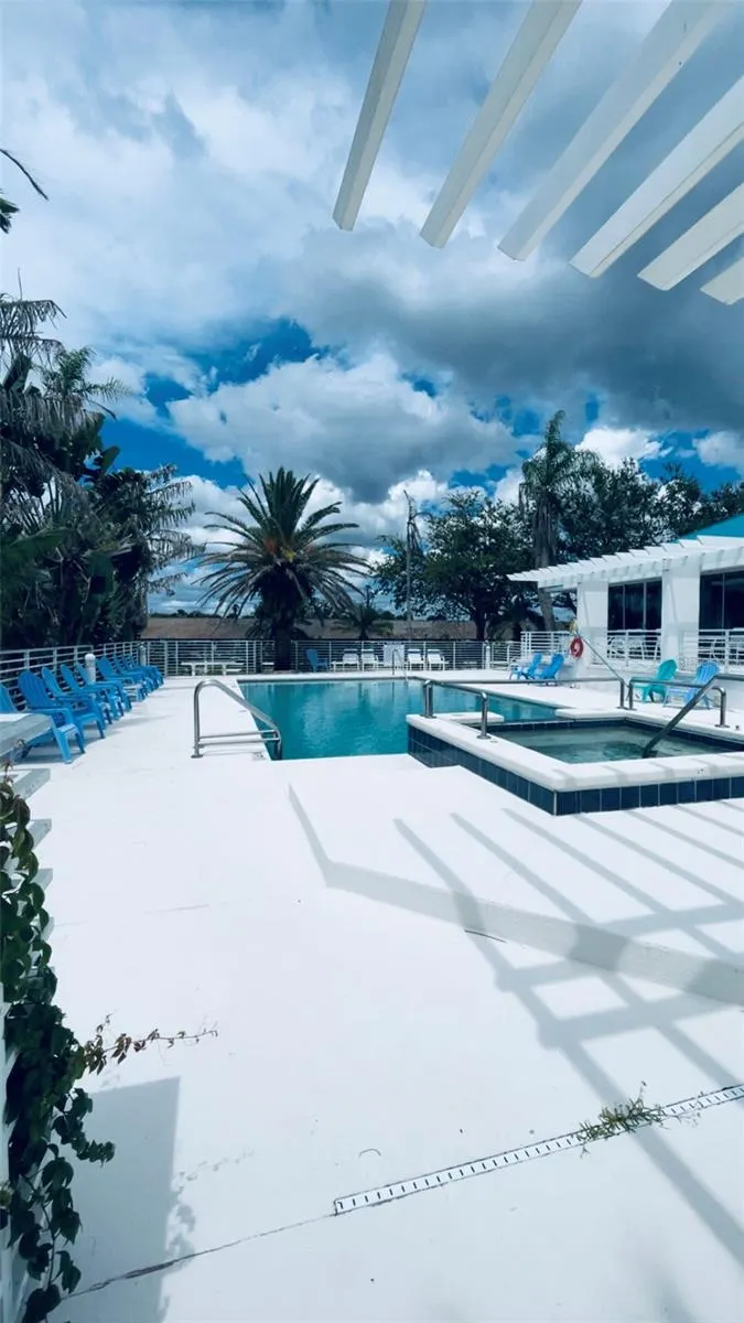 8238 HARBORSIDE CIR