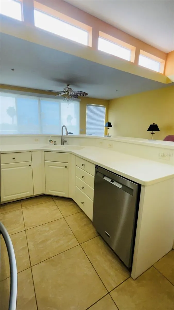 8238 HARBORSIDE CIR