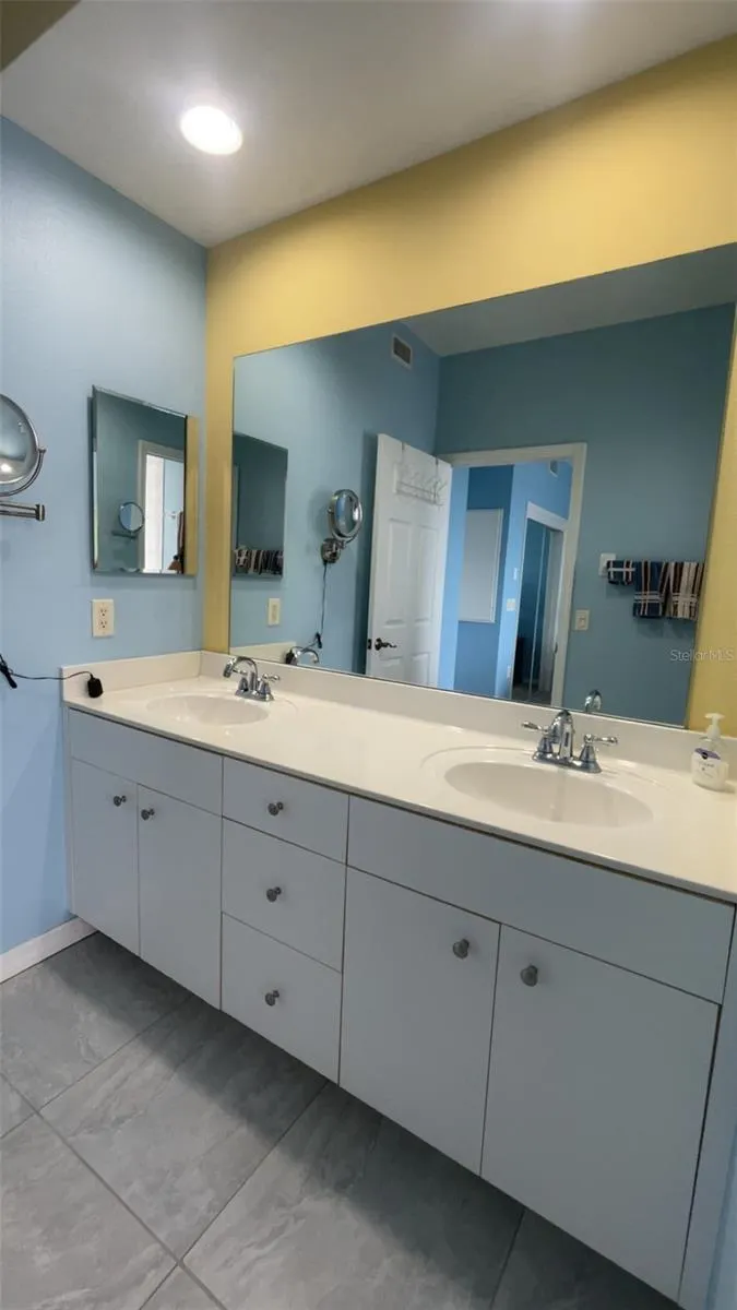 8238 HARBORSIDE CIR