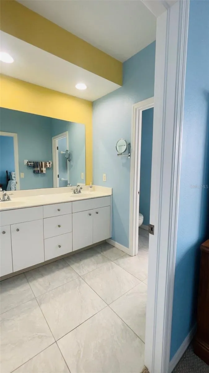 8238 HARBORSIDE CIR