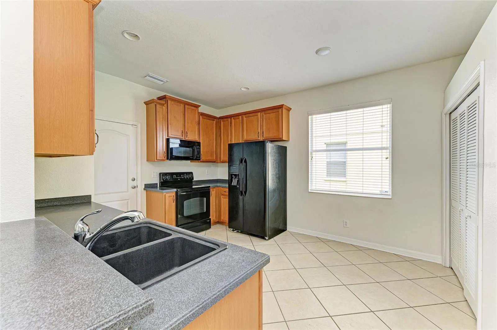 15121 SEAROBBIN DR