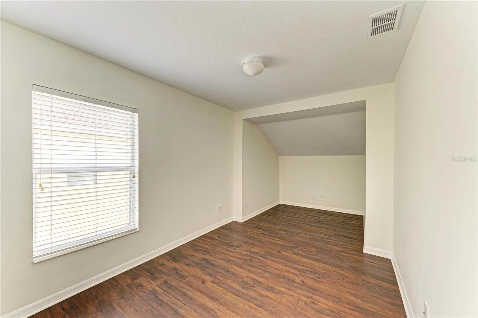 15121 SEAROBBIN DR