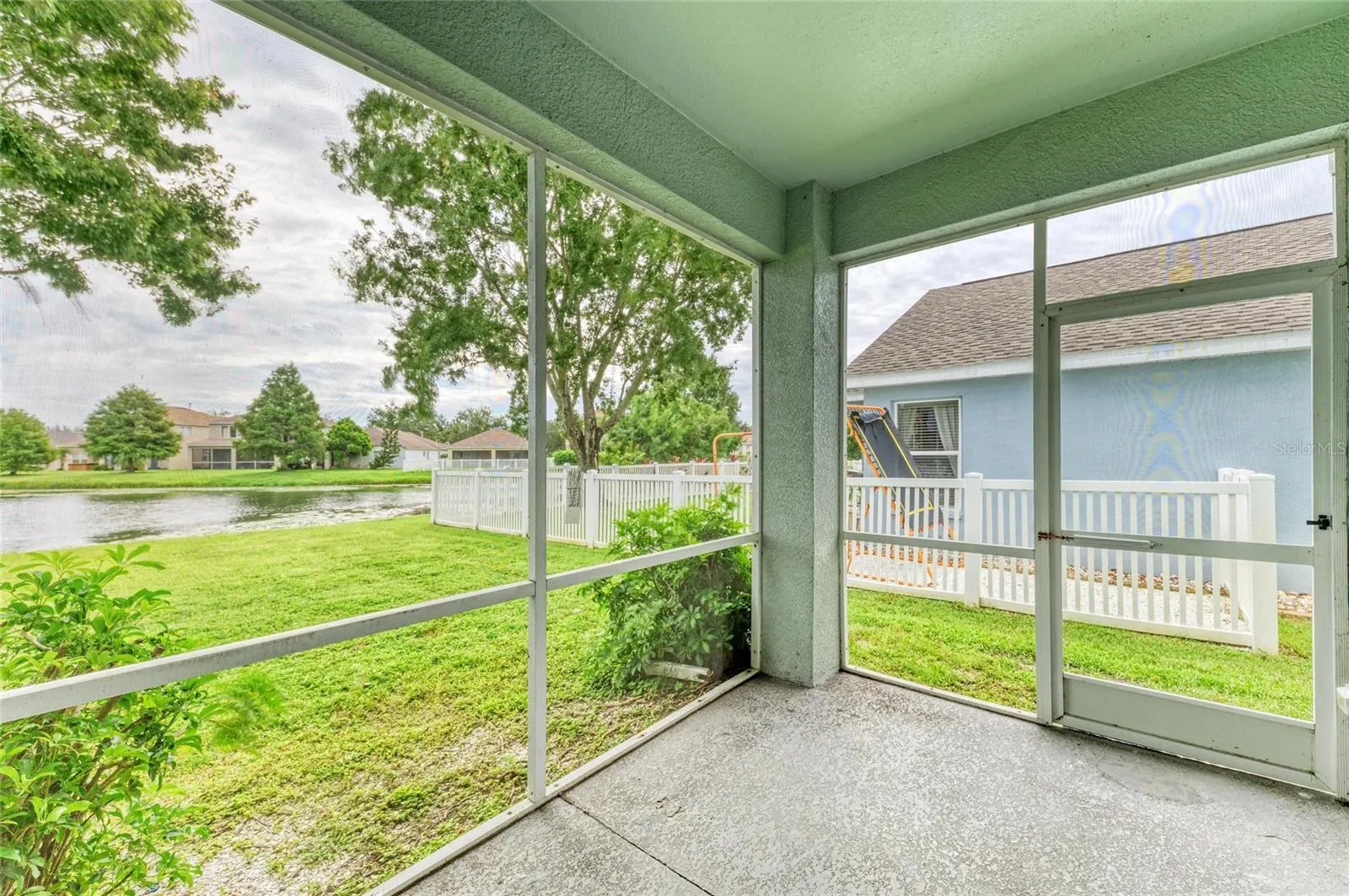 15121 SEAROBBIN DR