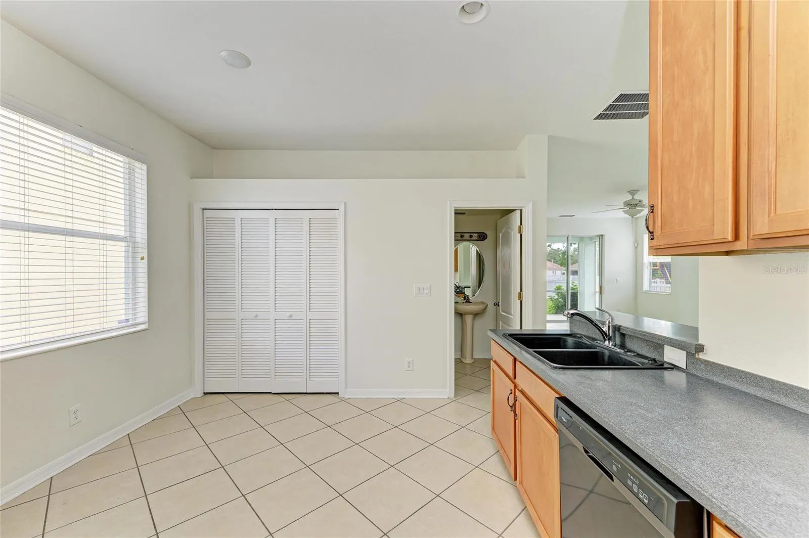 15121 SEAROBBIN DR