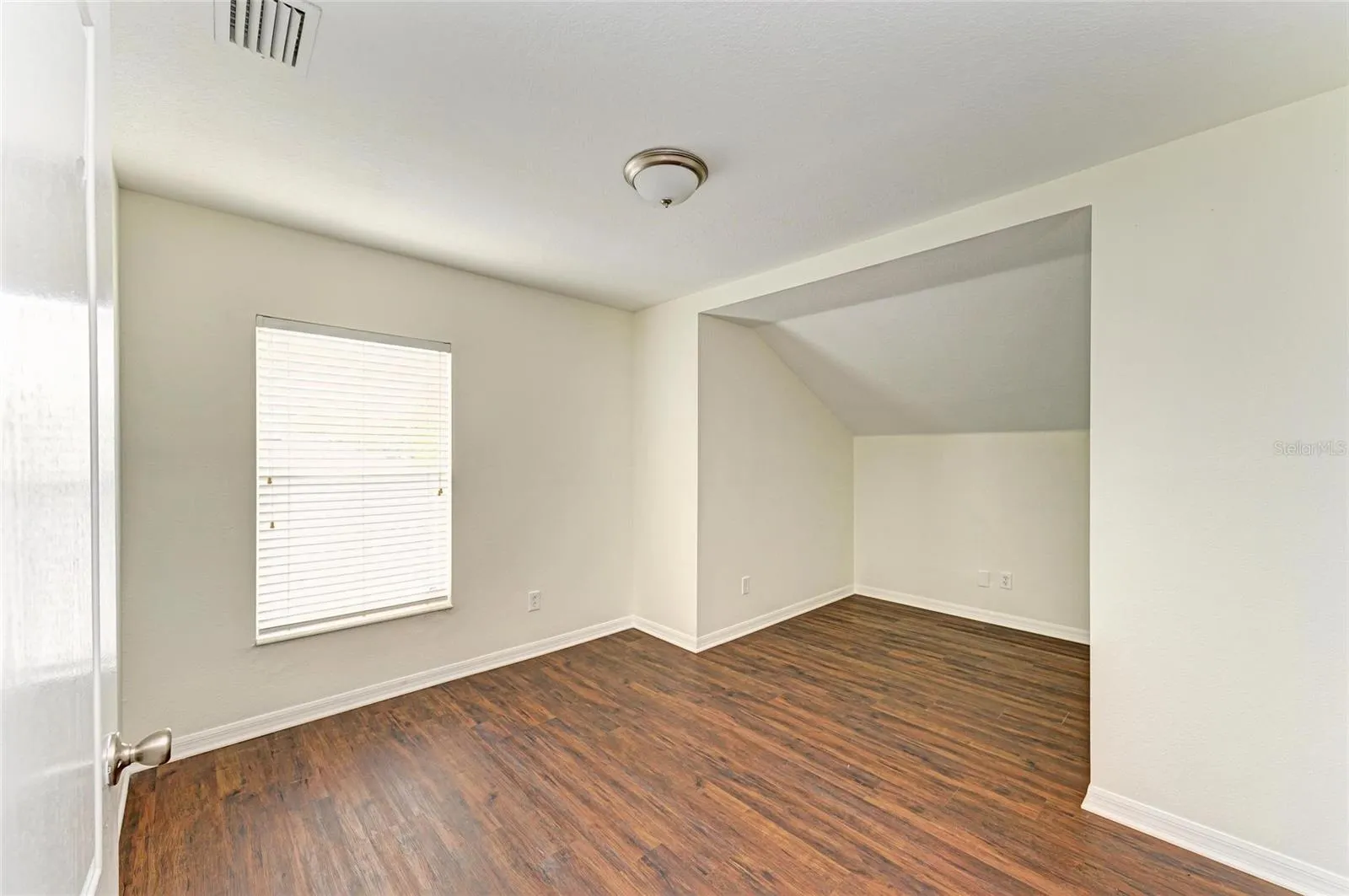 15121 SEAROBBIN DR
