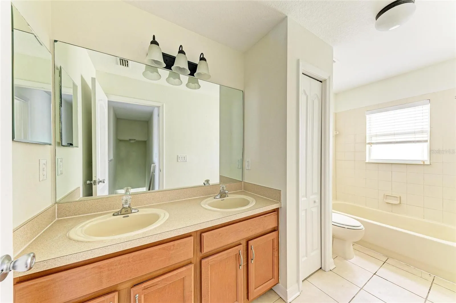 15121 SEAROBBIN DR