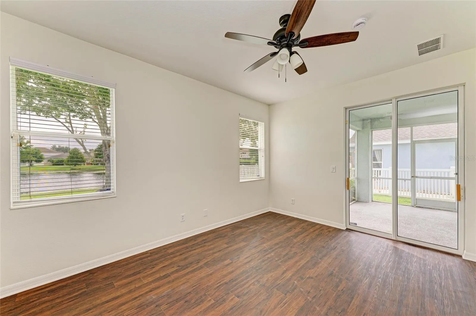 15121 SEAROBBIN DR