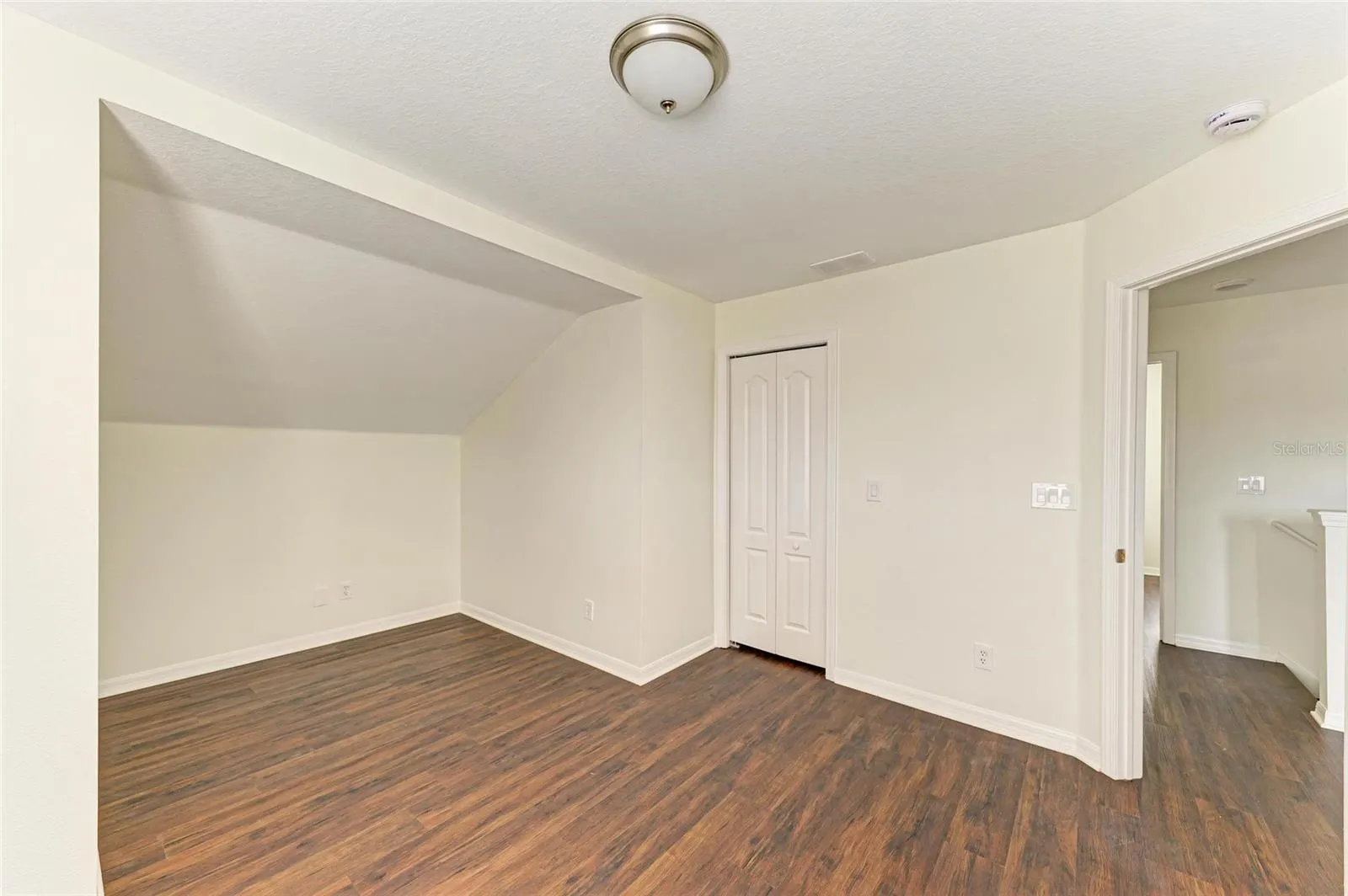 15121 SEAROBBIN DR