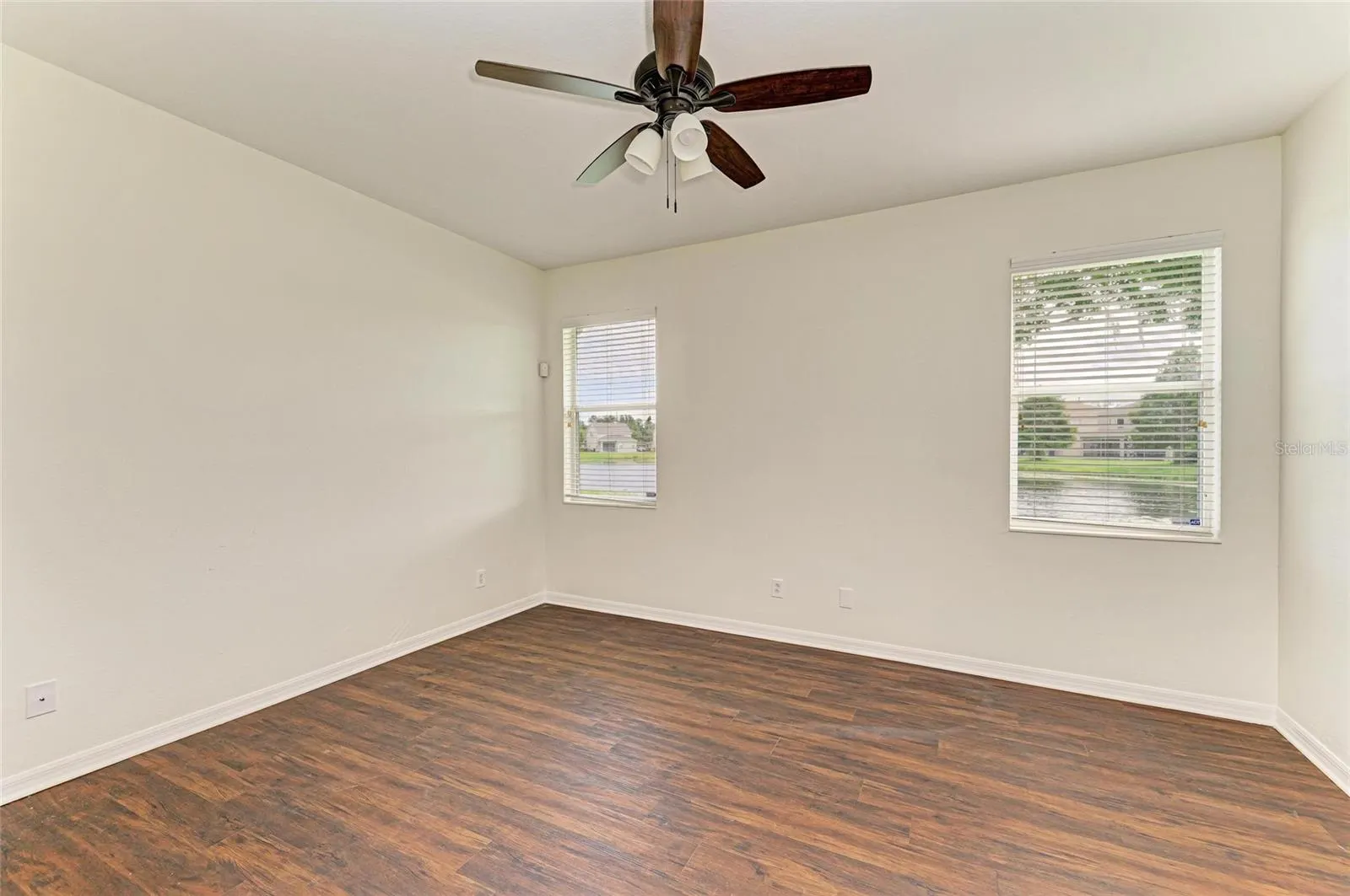 15121 SEAROBBIN DR