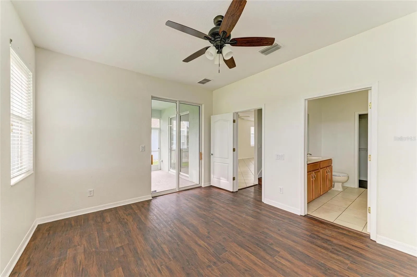 15121 SEAROBBIN DR