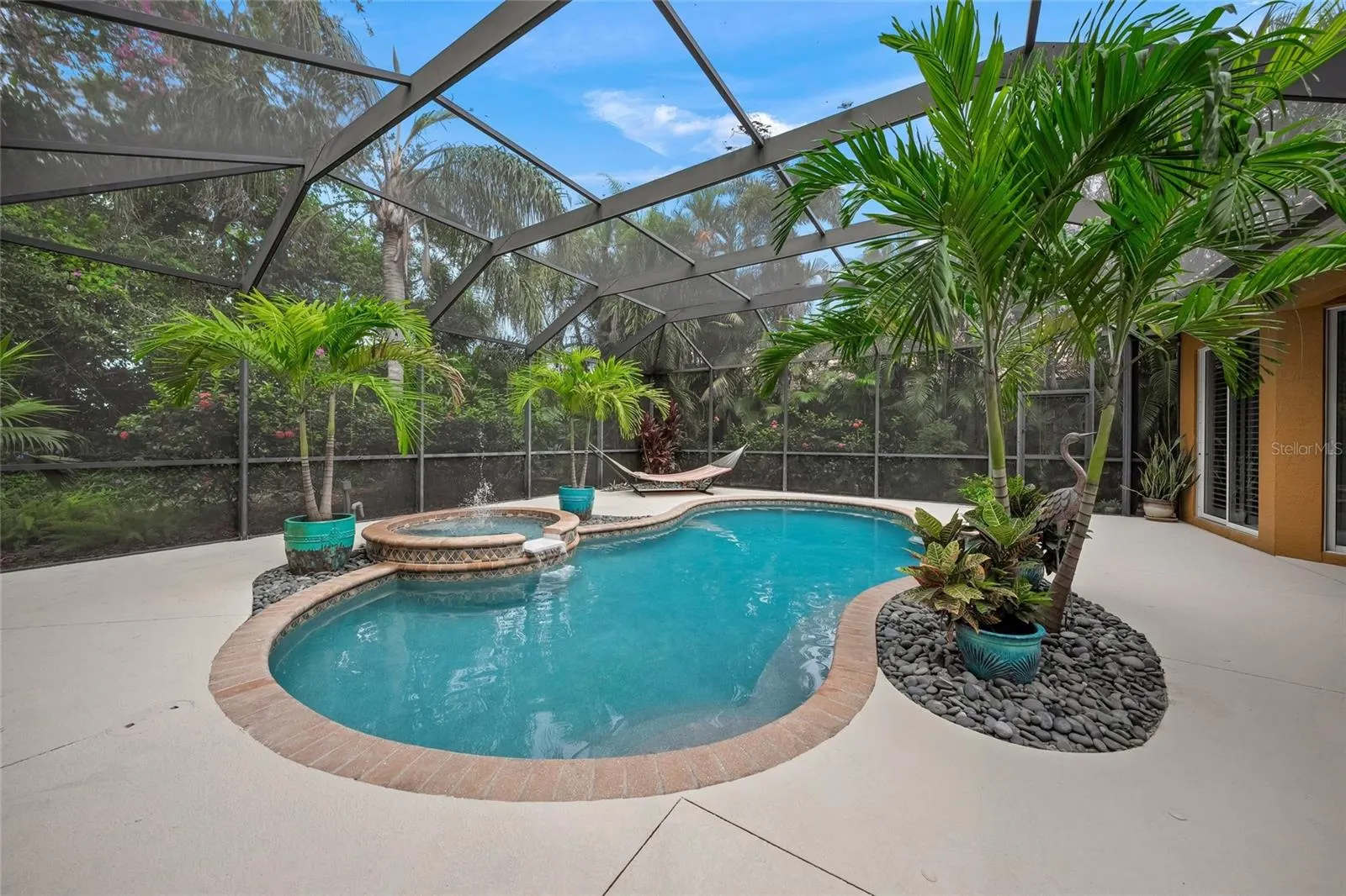 3711 EAGLE HAMMOCK DR