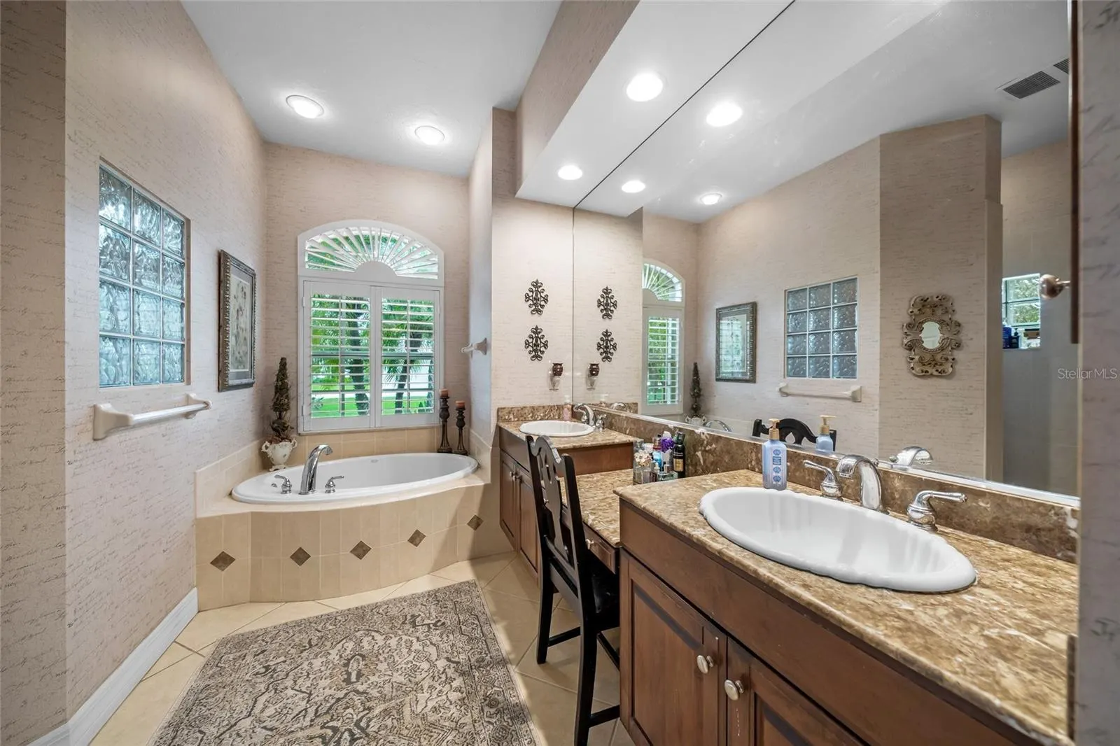 3711 EAGLE HAMMOCK DR