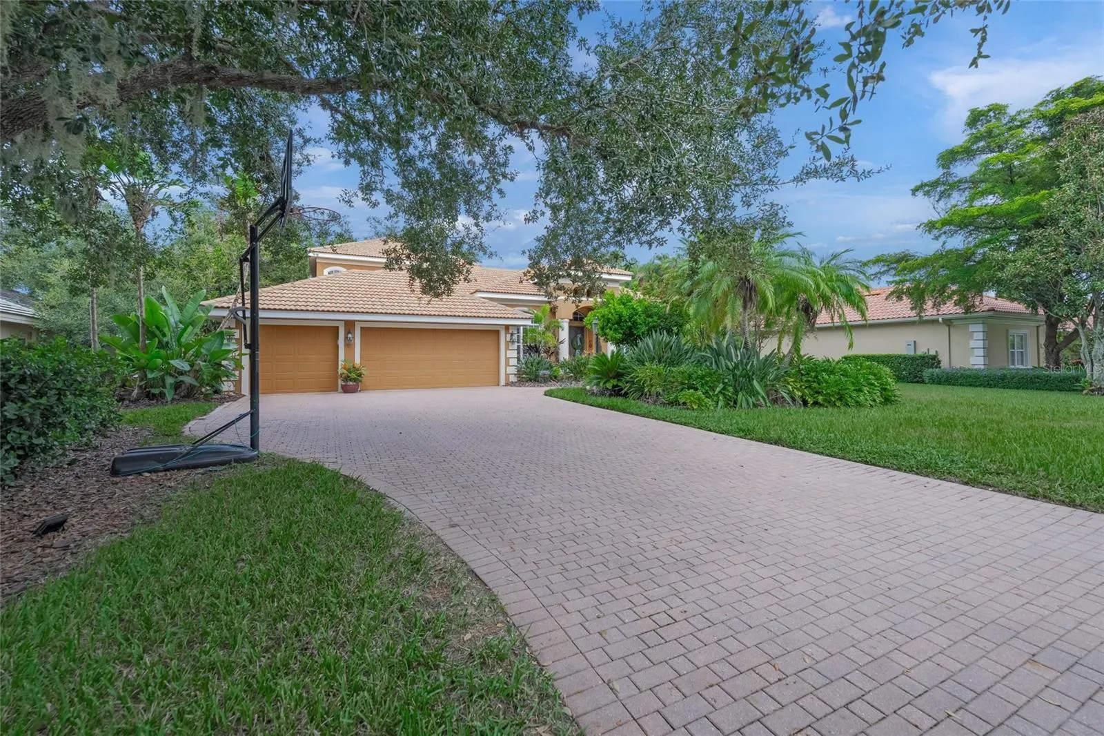 3711 EAGLE HAMMOCK DR