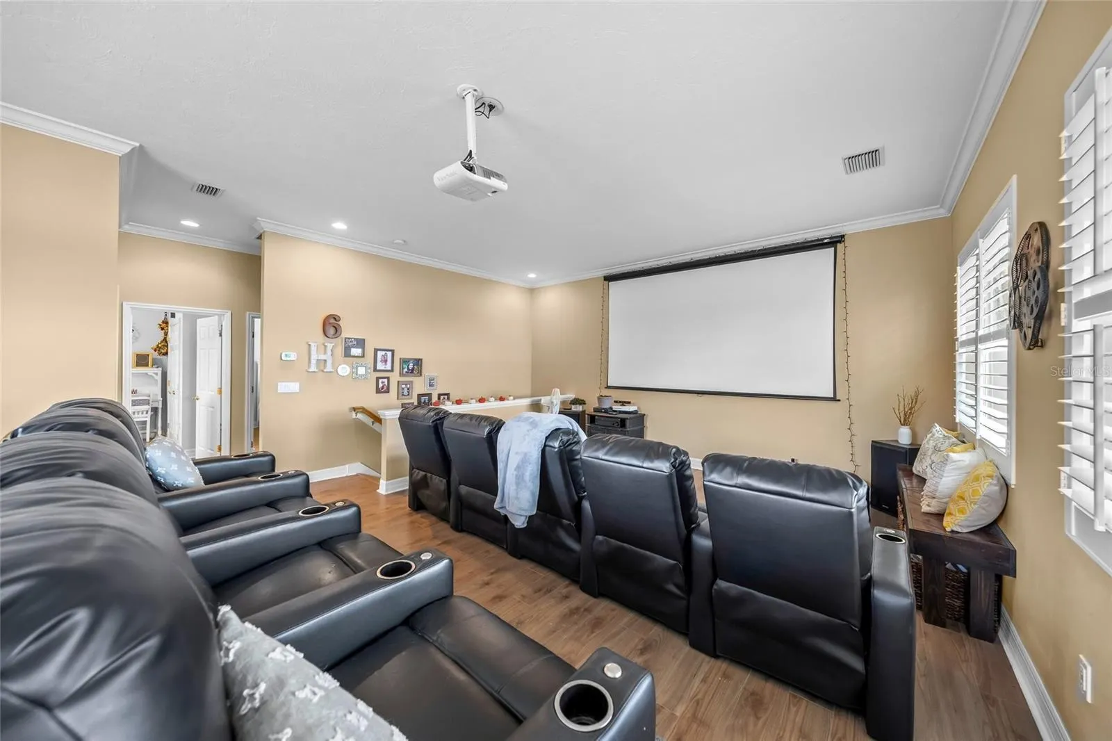 3711 EAGLE HAMMOCK DR