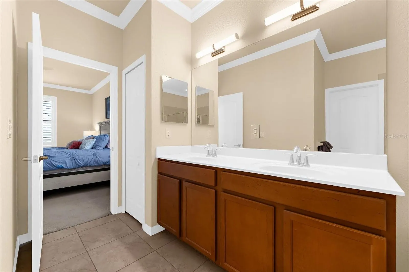 427 RIVER ENCLAVE CT