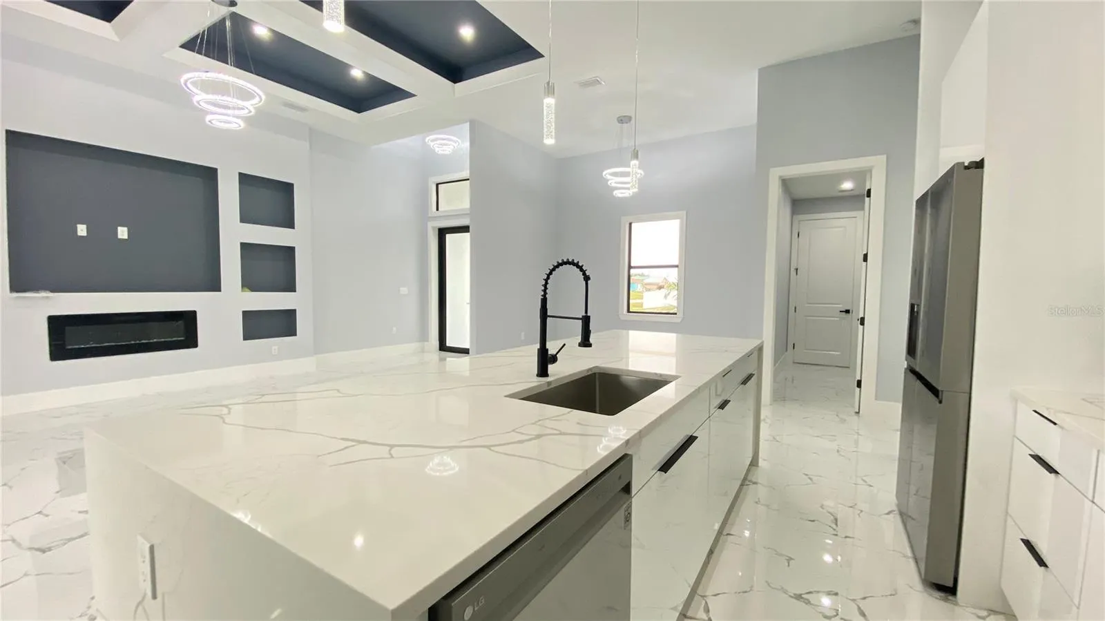 21 NW 7TH ST