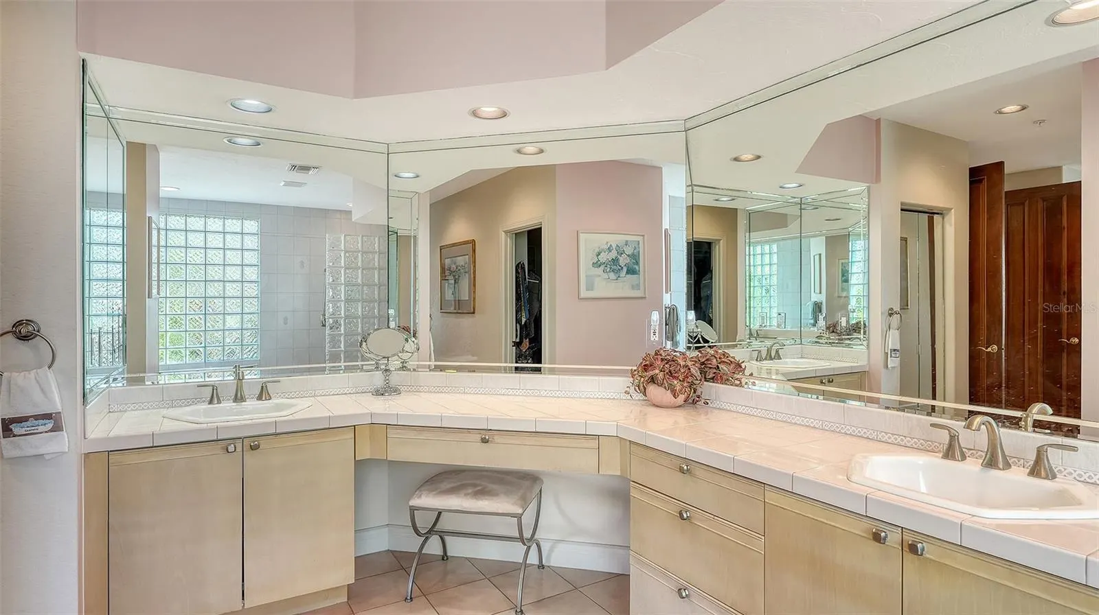 350 GULF OF MEXICO DR #211, #211