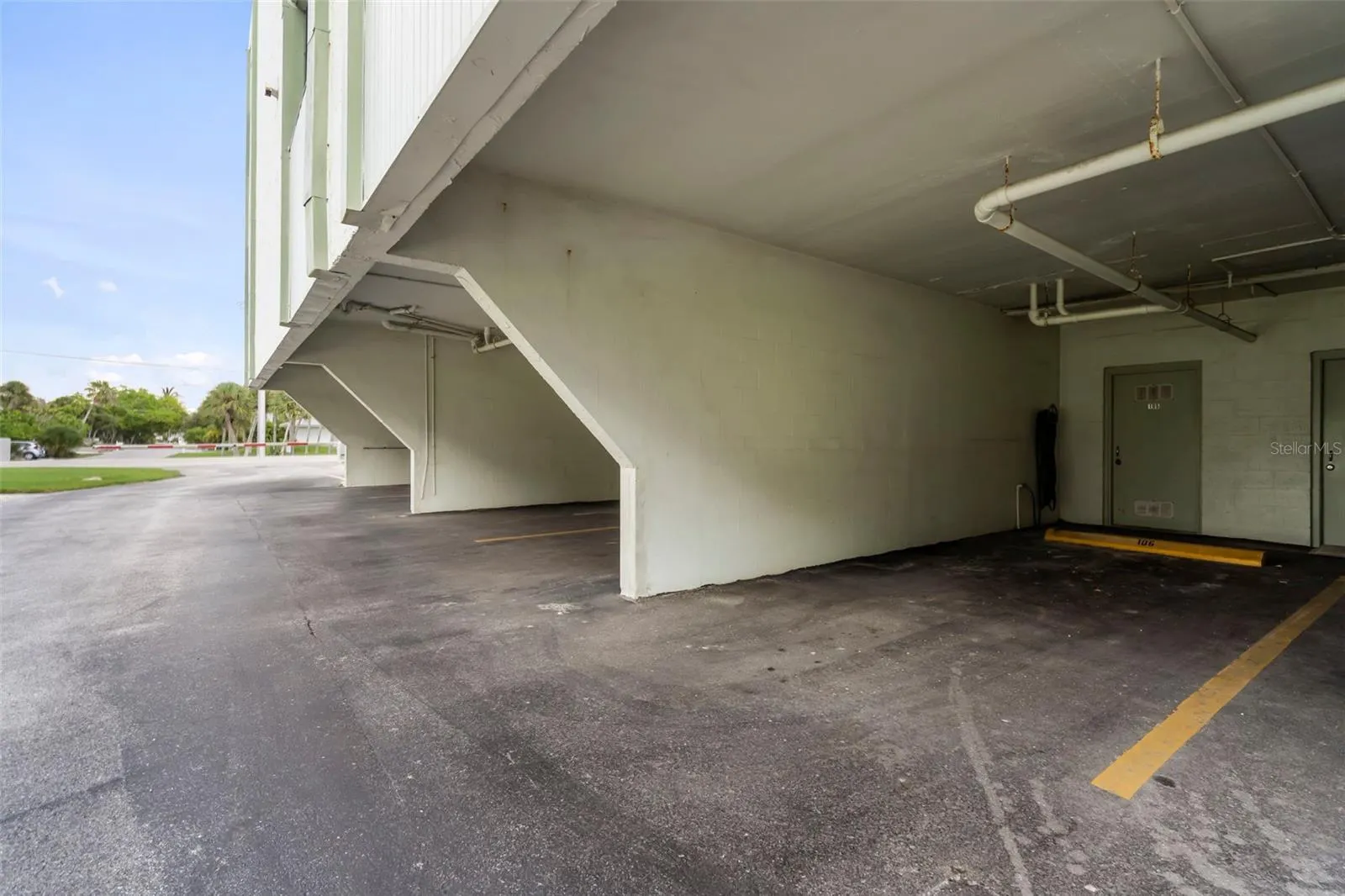 2810 N BEACH RD #106, #106