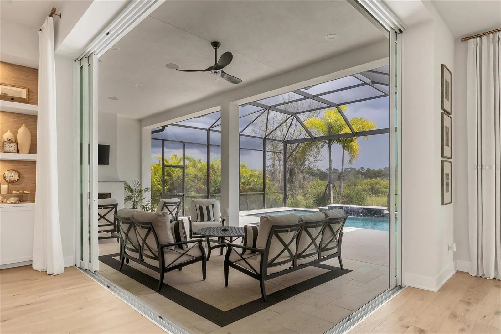 8368 SEA GLASS CT