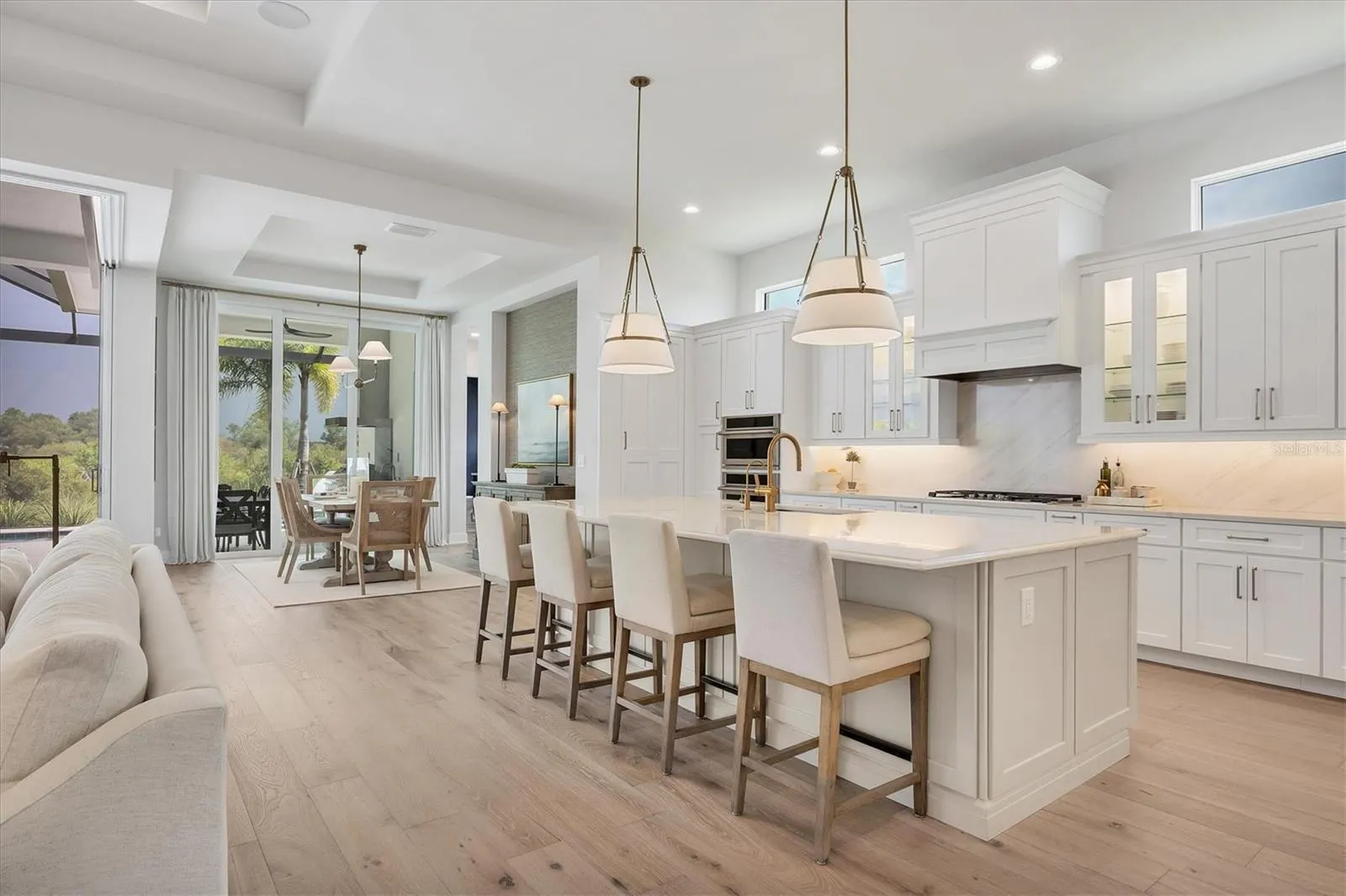 8368 SEA GLASS CT