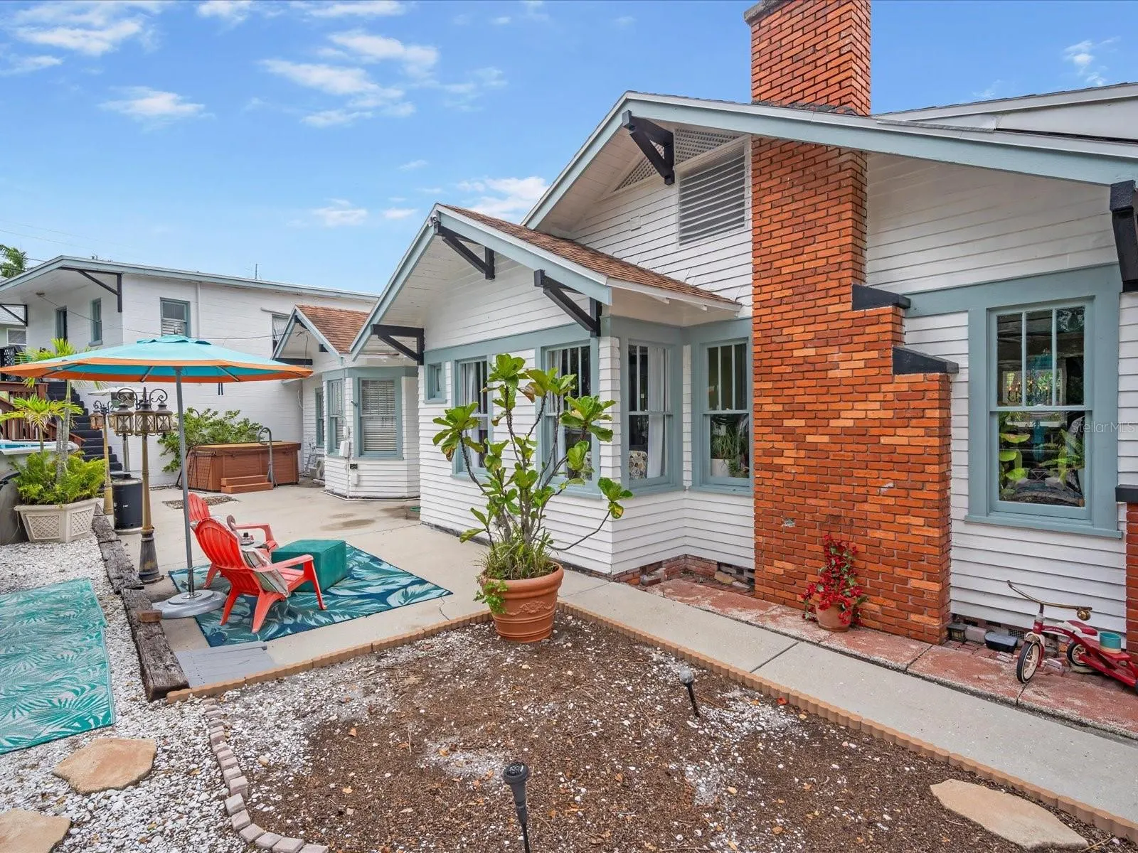 1718 6TH AVE W
