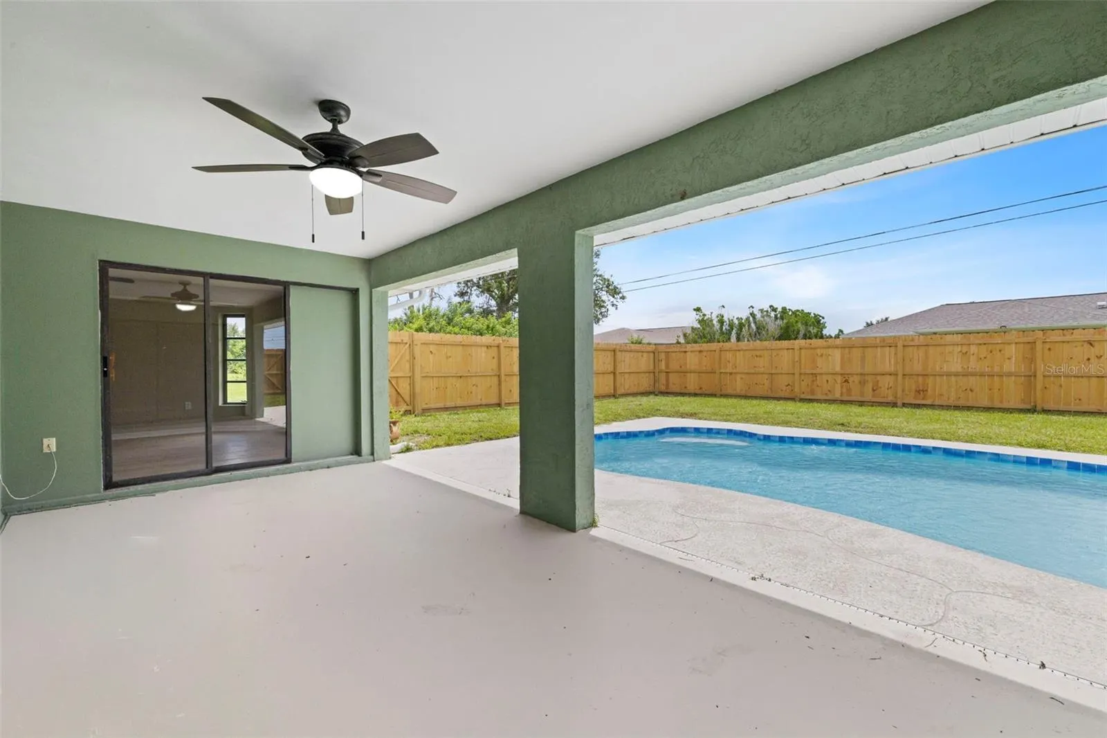 7211 PEACOCK LN