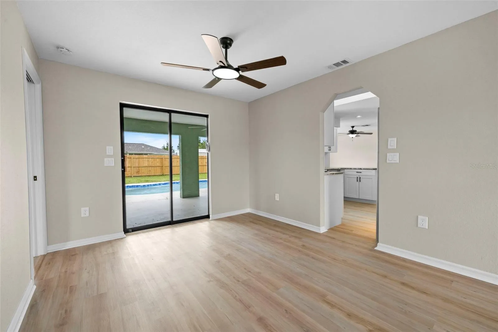 7211 PEACOCK LN