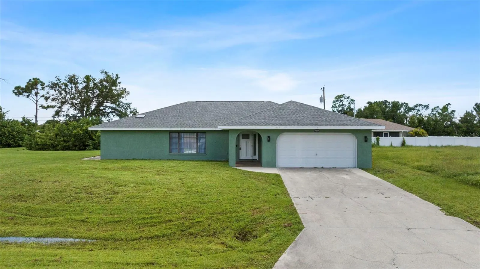 7211 PEACOCK LN