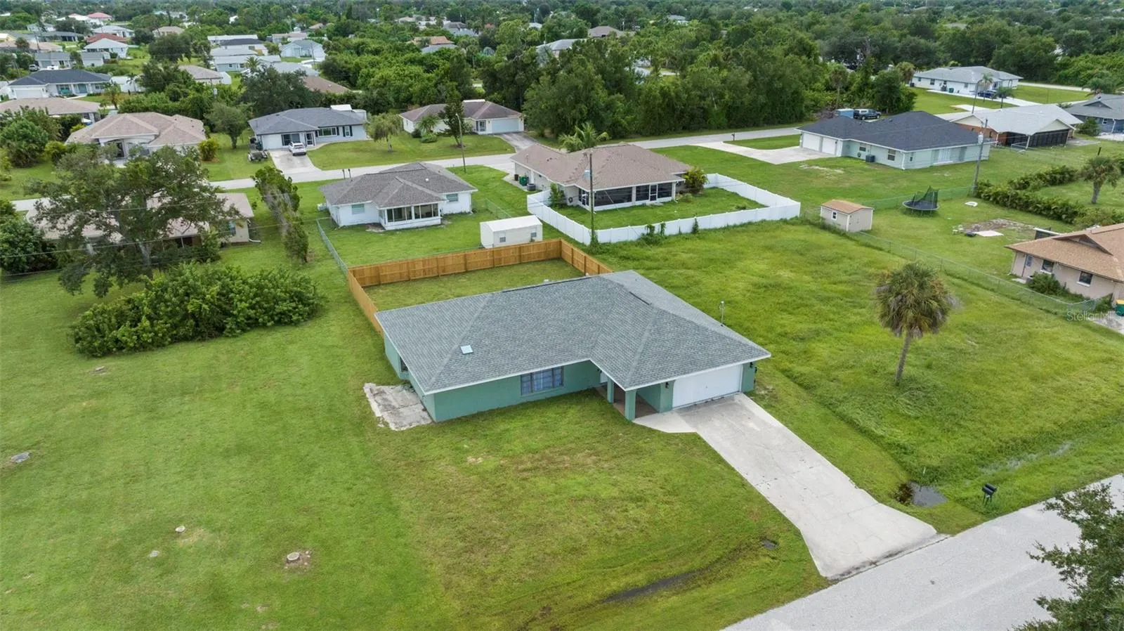 7211 PEACOCK LN