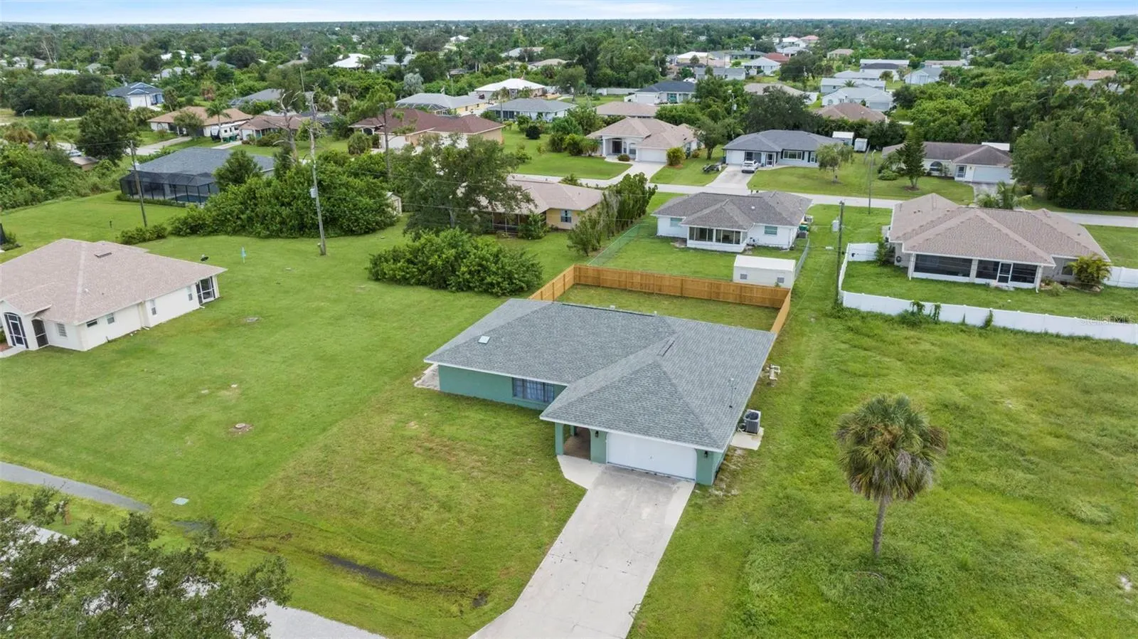 7211 PEACOCK LN