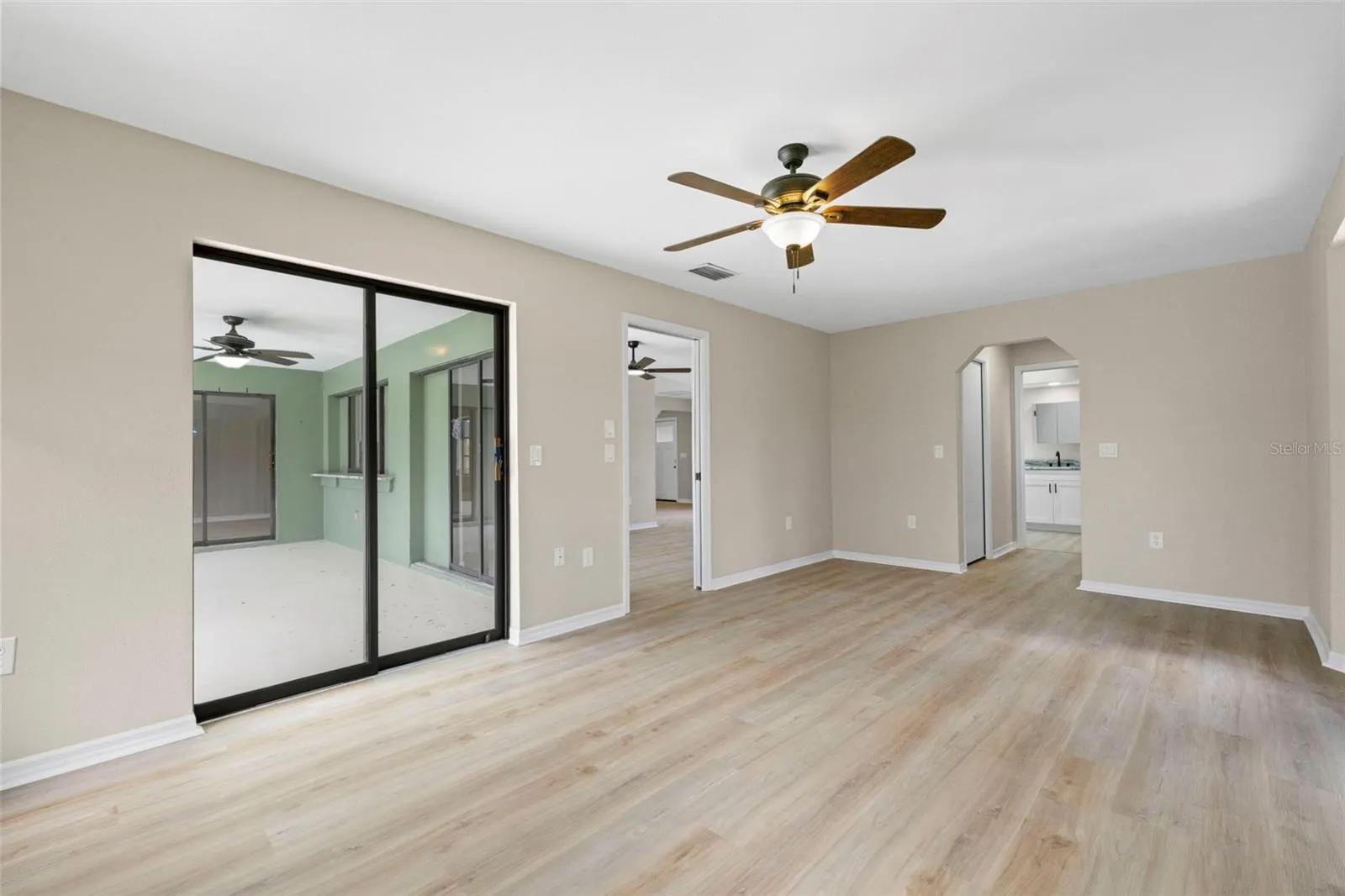 7211 PEACOCK LN