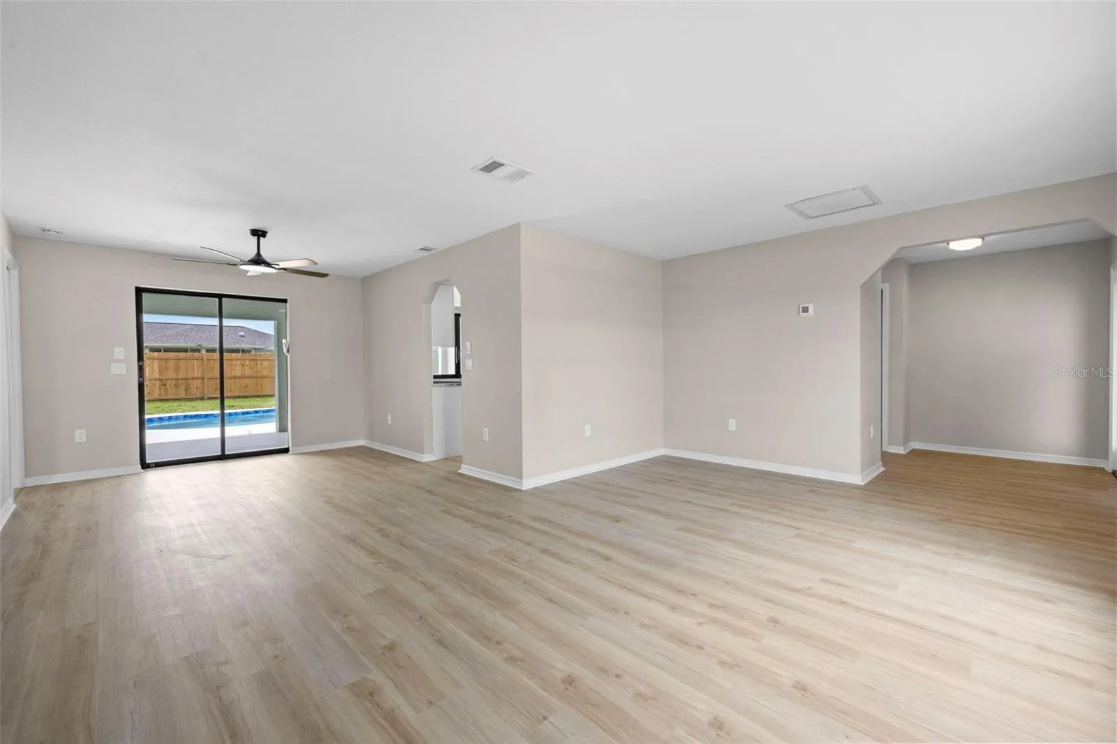 7211 PEACOCK LN
