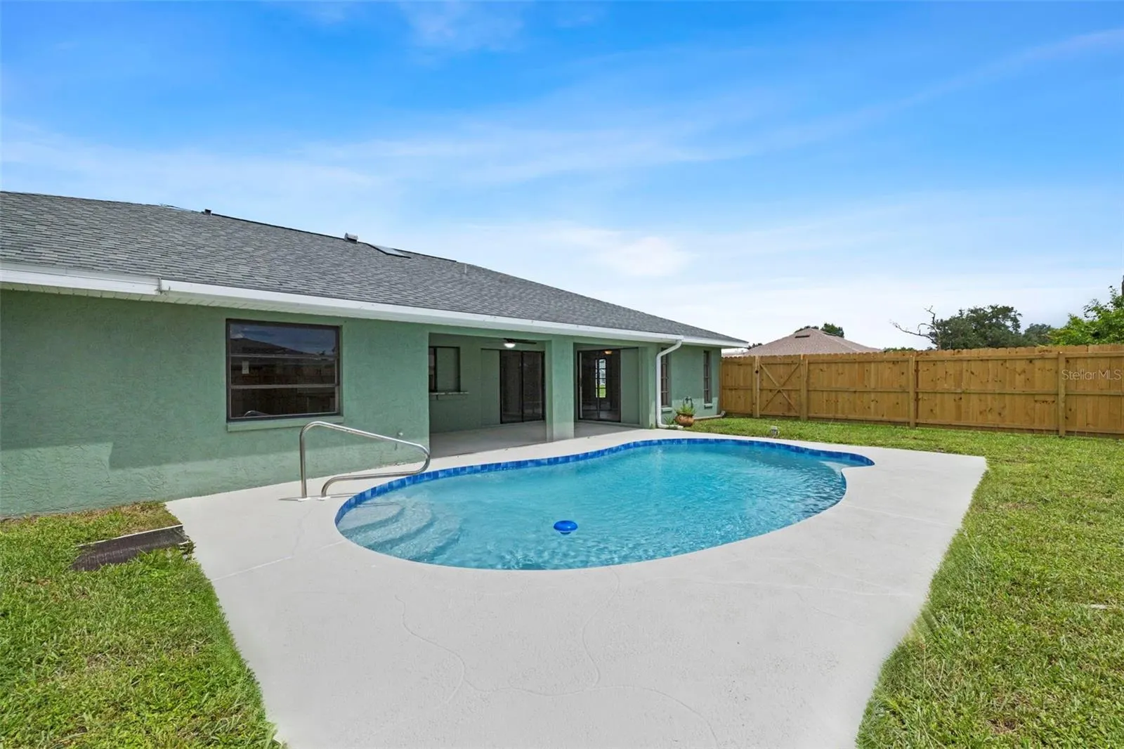 7211 PEACOCK LN