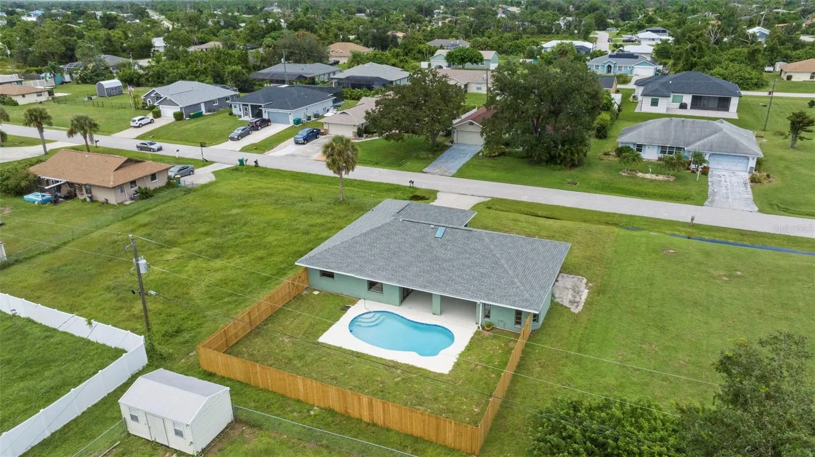 7211 PEACOCK LN