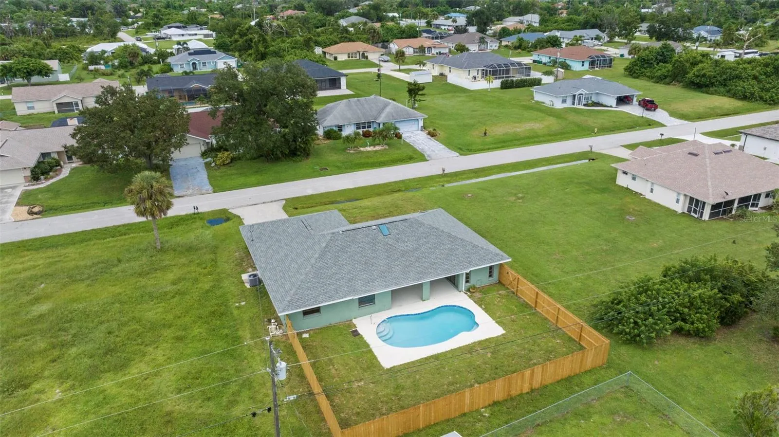 7211 PEACOCK LN