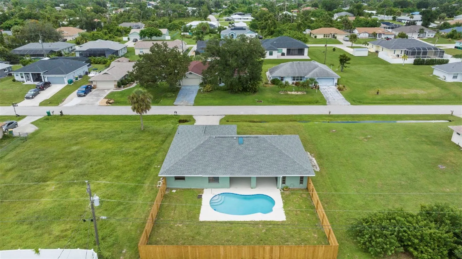 7211 PEACOCK LN