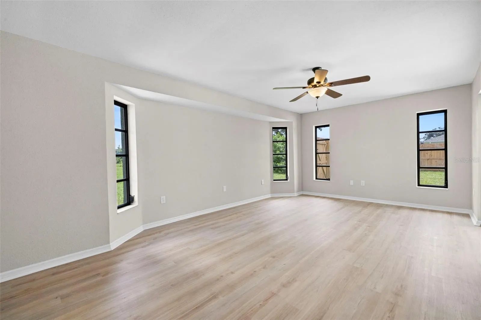 7211 PEACOCK LN