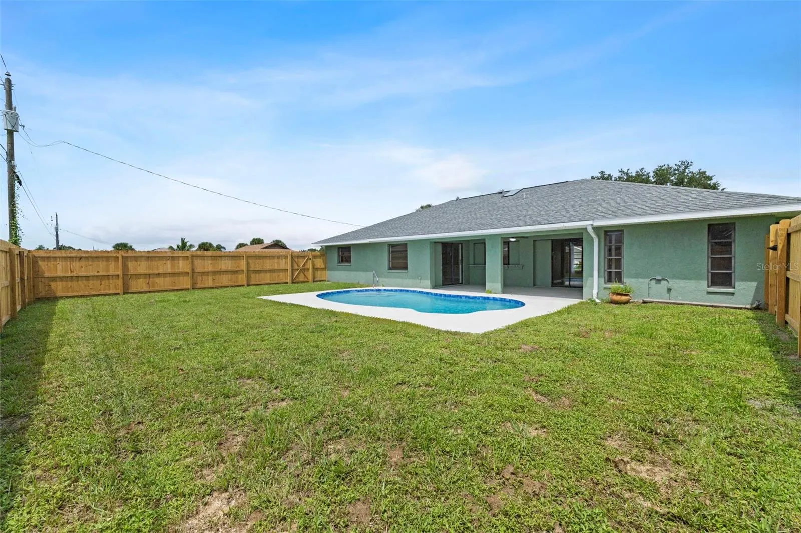 7211 PEACOCK LN