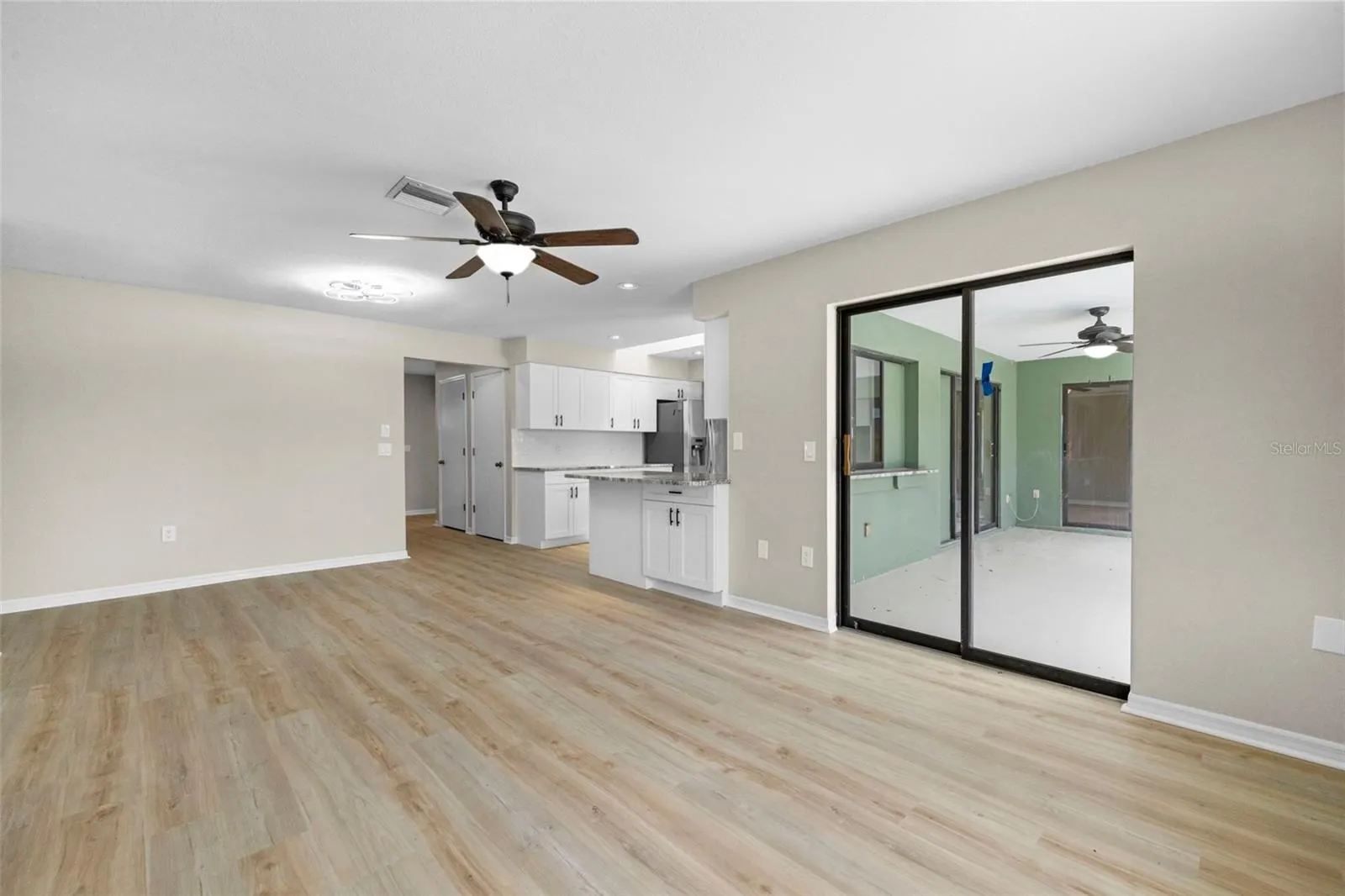 7211 PEACOCK LN