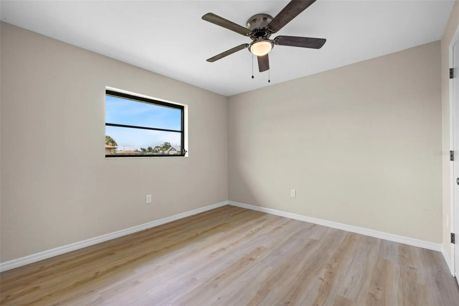 7211 PEACOCK LN