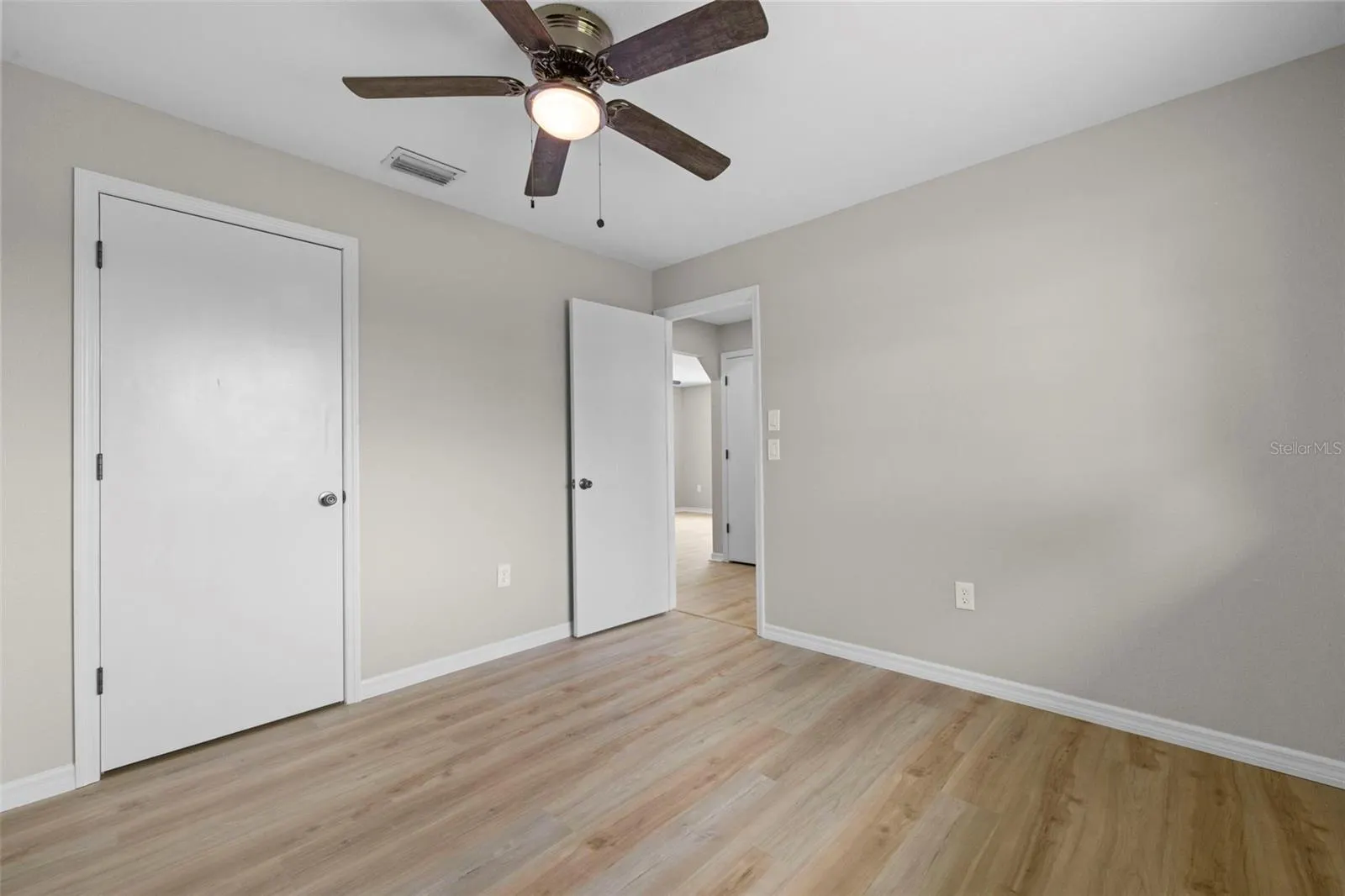 7211 PEACOCK LN