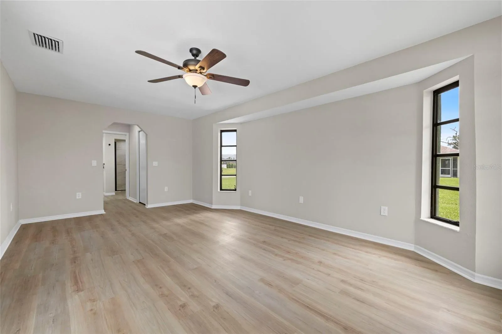 7211 PEACOCK LN