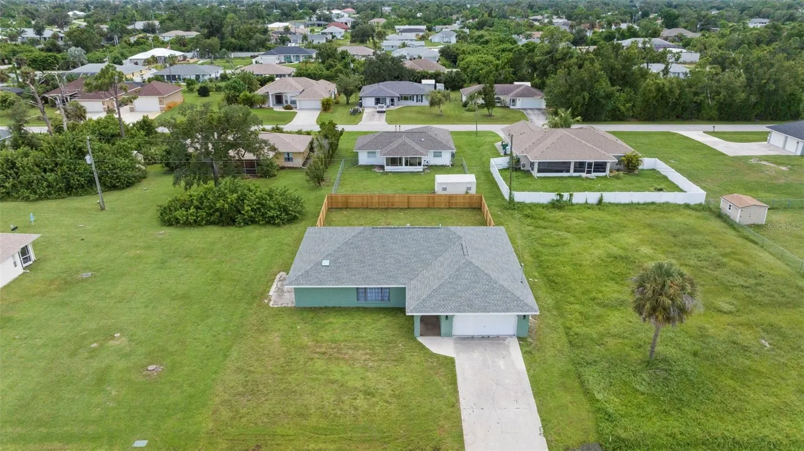 7211 PEACOCK LN