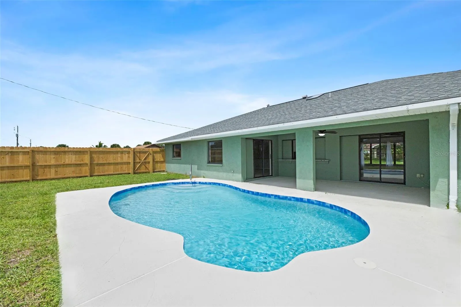 7211 PEACOCK LN