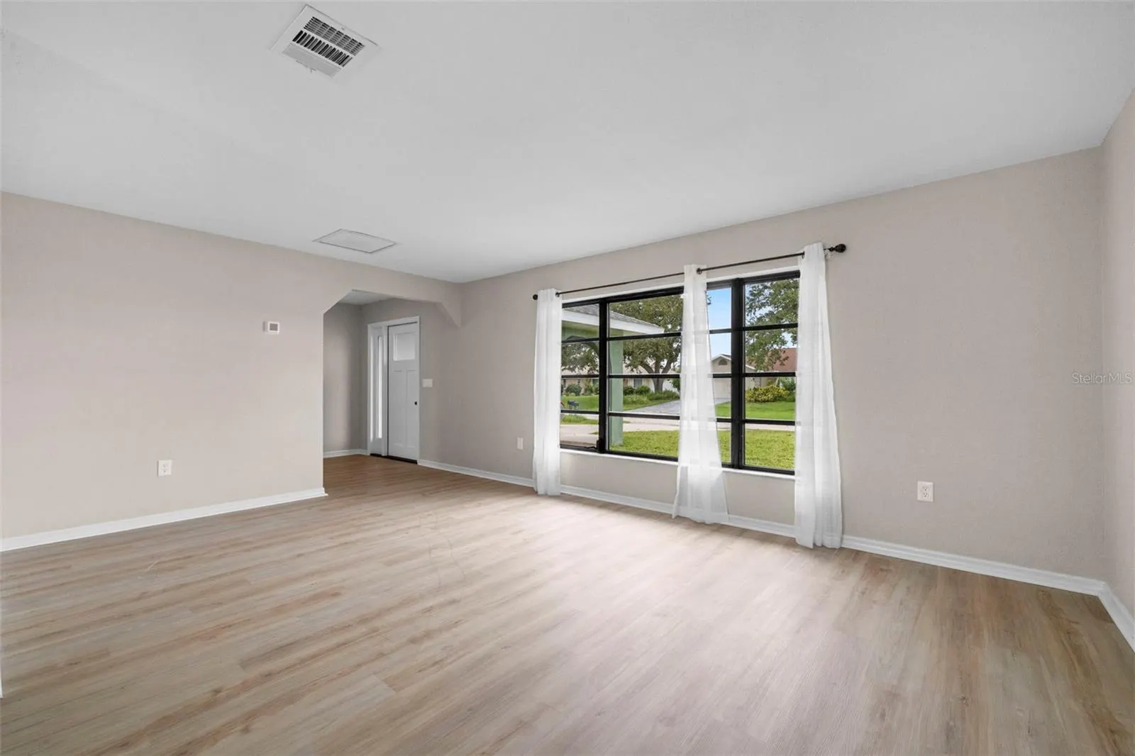 7211 PEACOCK LN