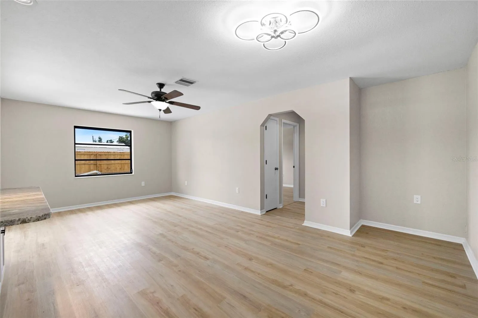 7211 PEACOCK LN