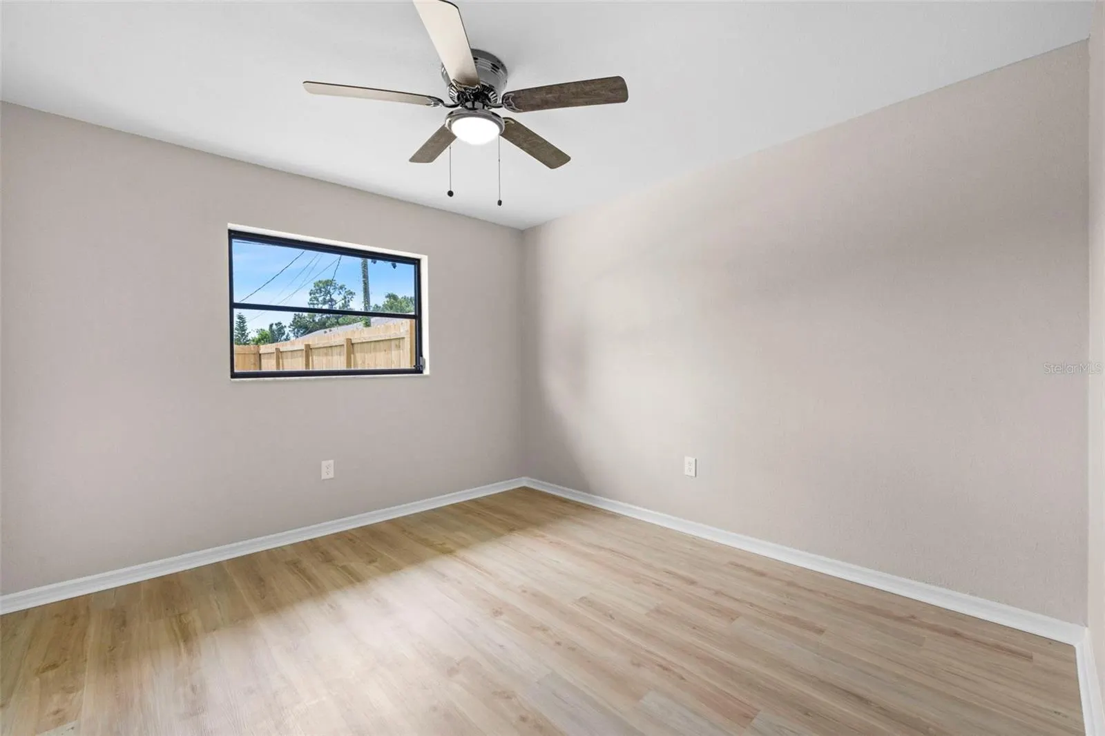 7211 PEACOCK LN