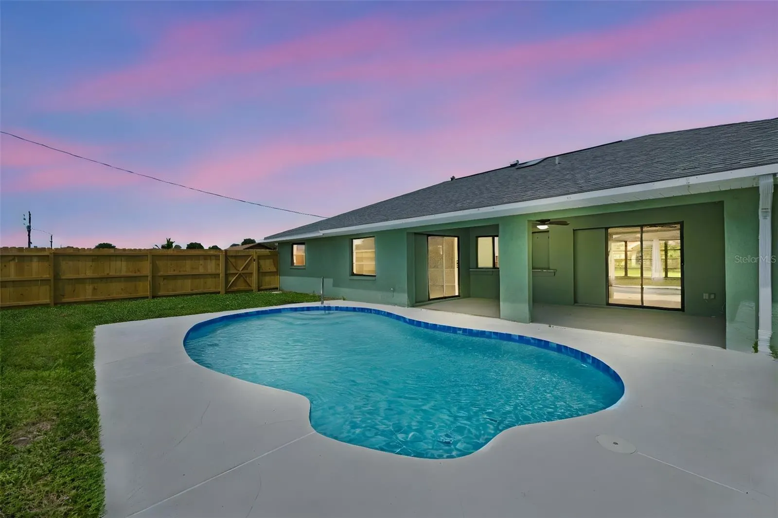 7211 PEACOCK LN